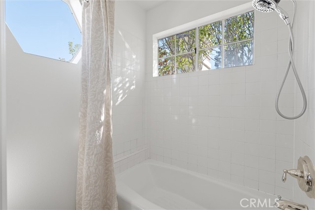 646 Avenue B photo 23