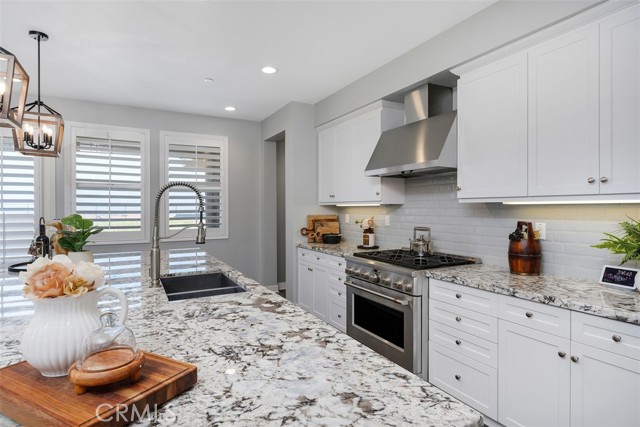 Detail Gallery Image 5 of 44 For 17183 Compass Dr, Riverside,  CA 92503 - 5 Beds | 4/1 Baths