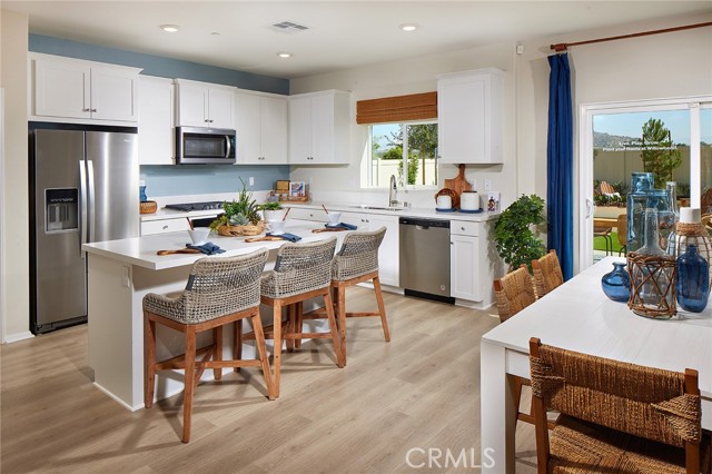 Detail Gallery Image 8 of 22 For 2039 Fernetta Pl, Perris,  CA 92571 - 4 Beds | 3/1 Baths