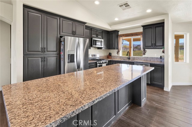 Detail Gallery Image 9 of 52 For 23661 Laurel, Apple Valley,  CA 92308 - 4 Beds | 3 Baths