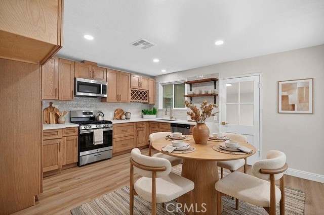 Detail Gallery Image 4 of 49 For 4392 Elm, Long Beach,  CA 90807 - 4 Beds | 2 Baths