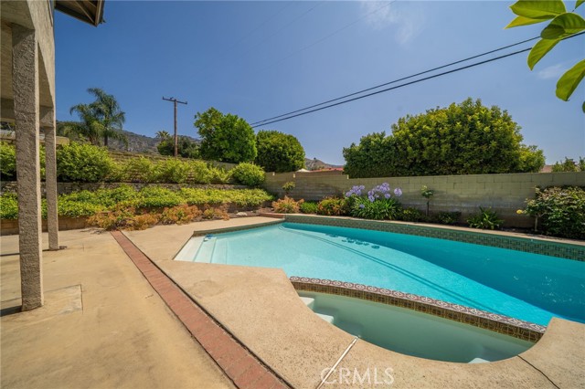 964 N Entrada Way, Glendora CA: https://media.crmls.org/medias/6c78f810-6a34-48f5-95f4-7952a0d705ad.jpg