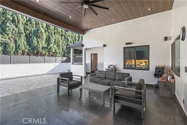 Detail Gallery Image 34 of 40 For 2240 N Parish, Burbank,  CA 91504 - 4 Beds | 2 Baths