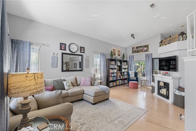 1337 Lloyd Place, Lompoc CA: https://media.crmls.org/medias/6c79fdd3-e329-48ad-b9ef-ab077f671d2b.jpg