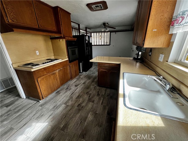 Detail Gallery Image 10 of 20 For 13076 Osage Rd, Apple Valley,  CA 92308 - 4 Beds | 2 Baths
