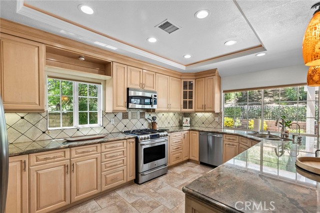 25383 Fortuna Drive, Valencia CA: https://media.crmls.org/medias/6c7bdb90-2ce2-4a51-b386-eb922c2040d9.jpg