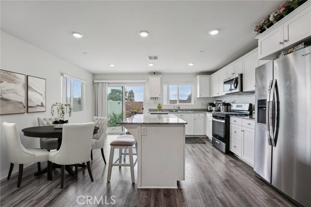 Detail Gallery Image 6 of 21 For 13835 Solara, Moreno Valley,  CA 92555 - 3 Beds | 2 Baths