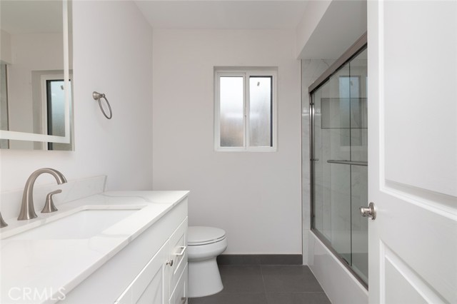 356 W California Avenue, Glendale CA: https://media.crmls.org/medias/6c7cc2d4-06b7-405a-a953-2777ad56c760.jpg