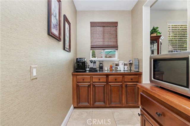 Detail Gallery Image 7 of 62 For 17331 Greentree Dr, Riverside,  CA 92503 - 4 Beds | 3 Baths