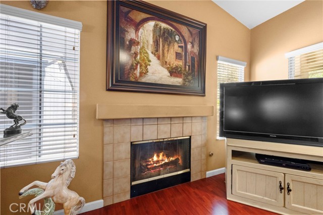 Detail Gallery Image 5 of 55 For 15070 Spring, Fontana,  CA 92335 - 5 Beds | 2 Baths