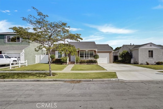 Image 3 for 2054 N Greenbrier Rd, Long Beach, CA 90815