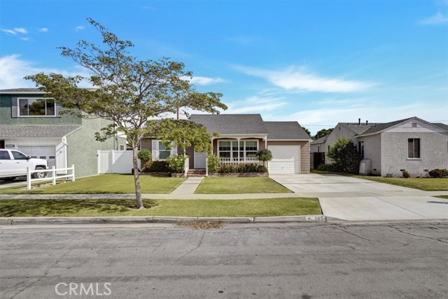 Image 3 for 2054 N Greenbrier Rd, Long Beach, CA 90815