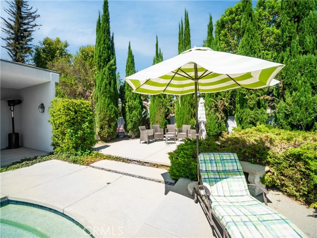 20193 Adele Drive, Woodland Hills CA: https://media.crmls.org/medias/6c7e58bf-371f-4e6c-940c-d1a1f2efd647.jpg