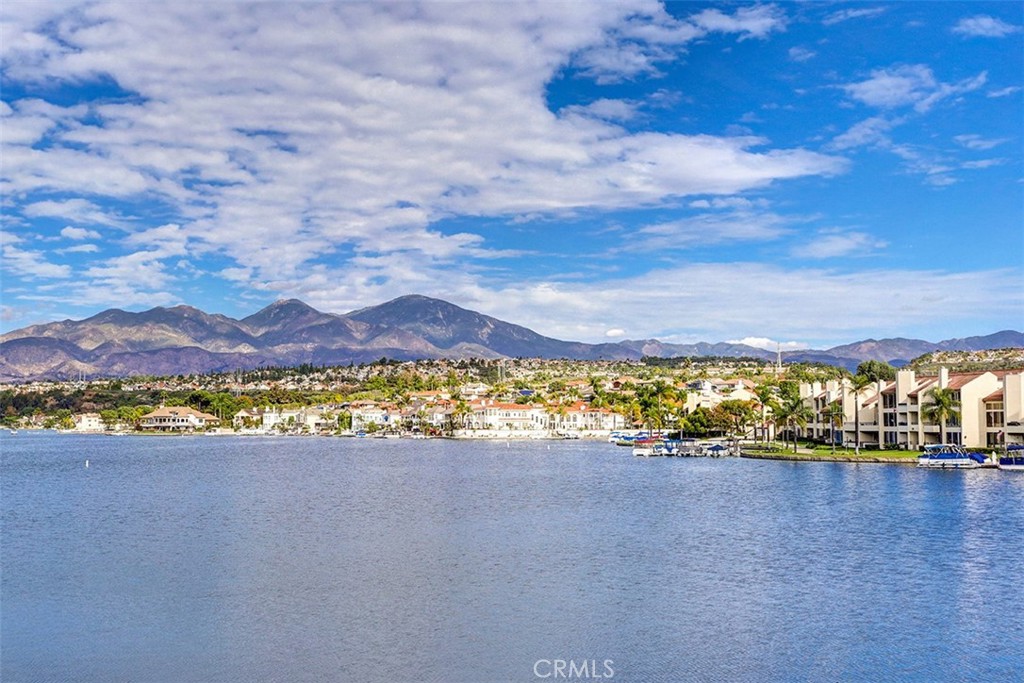 https://media.crmls.org/medias/6c7f1cb4-3ed4-4e52-a1b7-0b956b95f1fa.jpg?preset=X-Large