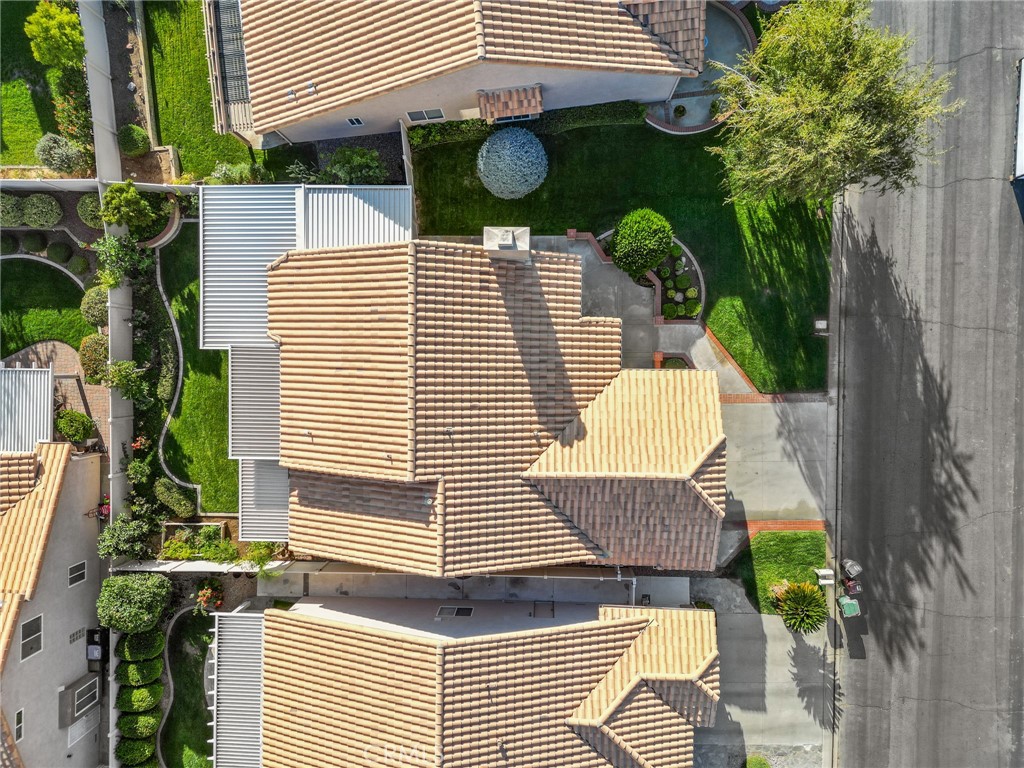 https://media.crmls.org/medias/6c7f7643-2249-4371-a0e7-a06f7ea4bd7e.jpg?preset=X-Large