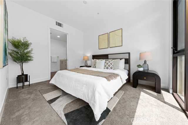 709 E Walnut Street, Pasadena CA: https://media.crmls.org/medias/6c8154de-887a-4cf9-956c-51c2890e4de2.jpg