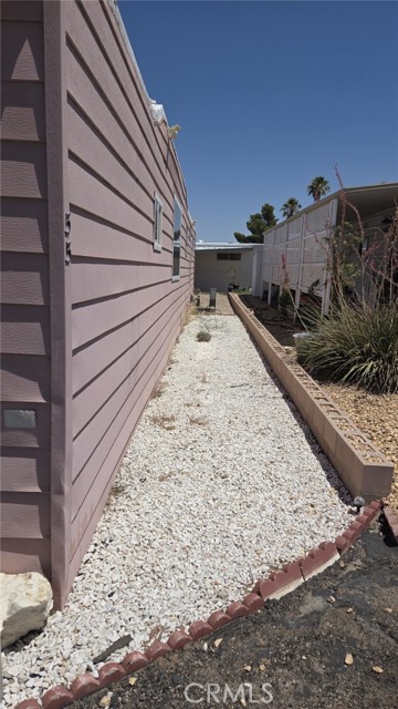 701 Montara, Barstow CA: https://media.crmls.org/medias/6c81a2e6-cf03-46ff-8c16-283e39975562.jpg