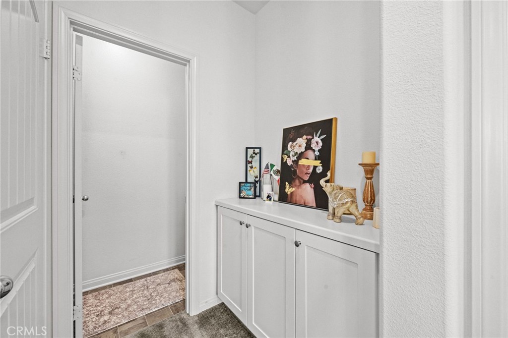 https://media.crmls.org/medias/6c81d85c-9b50-4a95-b7c2-7d5b7bd063b2.jpg?preset=X-Large