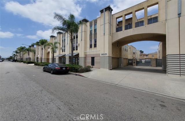 Detail Gallery Image 5 of 24 For 8021 S Vermont Ave #24,  Los Angeles,  CA 90044 - 3 Beds | 3 Baths