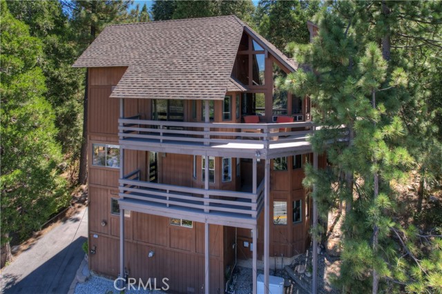 Detail Gallery Image 5 of 65 For 825 Grass Valley Rd, Lake Arrowhead,  CA 92352 - 5 Beds | 5/1 Baths