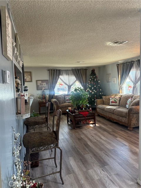 Detail Gallery Image 2 of 32 For 13393 Mariposa Rd, #97, Victorville,  CA 92395 - 3 Beds | 2 Baths