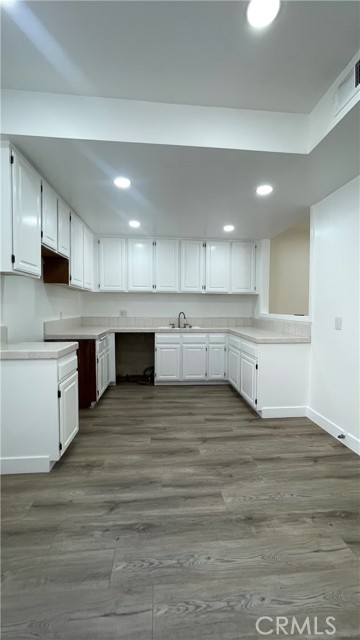 Detail Gallery Image 2 of 30 For 7311 Kester, Van Nuys,  CA 91405 - 2 Beds | 3 Baths