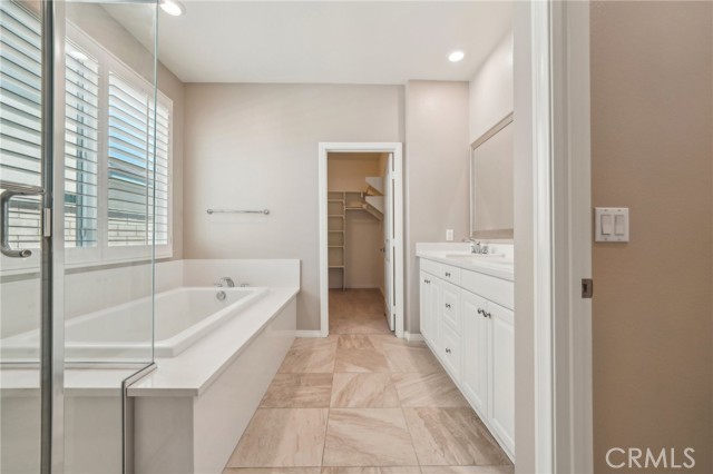 Detail Gallery Image 17 of 40 For 6125 Coopers Hawk Dr, Jurupa Valley,  CA 91752 - 5 Beds | 3/1 Baths