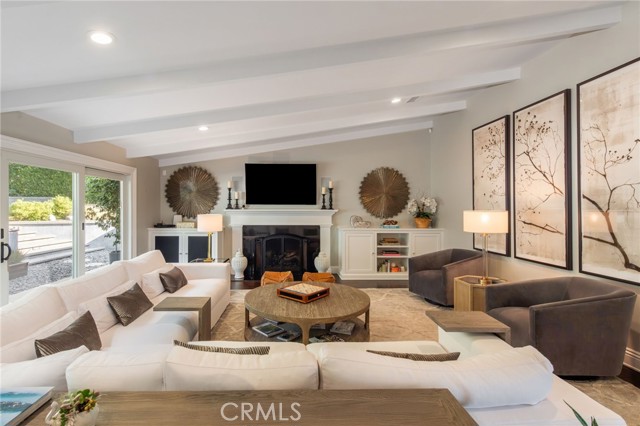 5433 Castle Knoll Road, La Canada Flintridge CA: https://media.crmls.org/medias/6c83bdab-f130-41ae-856a-f9c5b2730628.jpg