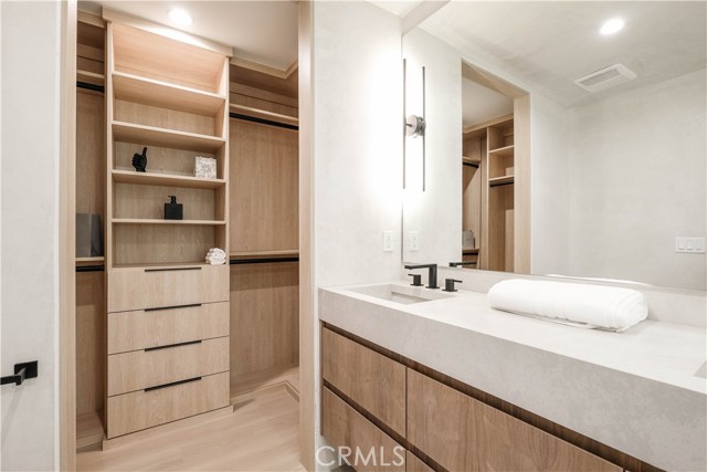 18852 Collins Street, Tarzana CA: https://media.crmls.org/medias/6c844028-3a56-420c-b181-454e9c7d459a.jpg