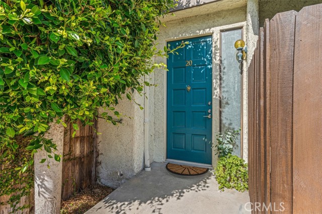 Detail Gallery Image 7 of 53 For 4218 Troost #20,  Studio City,  CA 91604 - 3 Beds | 2/1 Baths