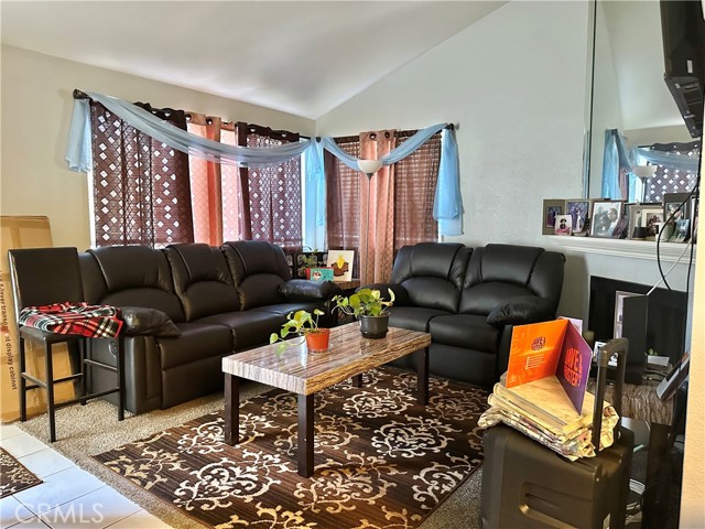 Detail Gallery Image 4 of 10 For 44514 15th St #2,  Lancaster,  CA 93535 - 2 Beds | 2 Baths