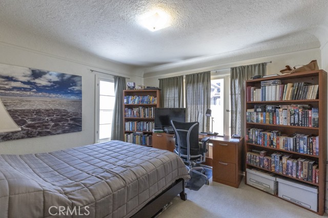132 St Joseph Avenue, Long Beach CA: https://media.crmls.org/medias/6c85d892-fccf-4fcc-8599-2b4c6713d479.jpg