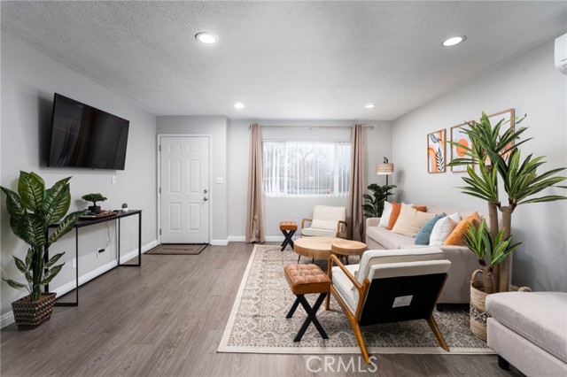 Detail Gallery Image 4 of 28 For 716 N Orange St, Riverside,  CA 92501 - 3 Beds | 2 Baths