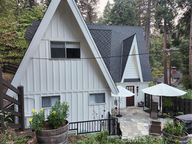 Detail Gallery Image 5 of 12 For 27907 Rainbow Dr, Lake Arrowhead,  CA 92352 - 2 Beds | 2 Baths