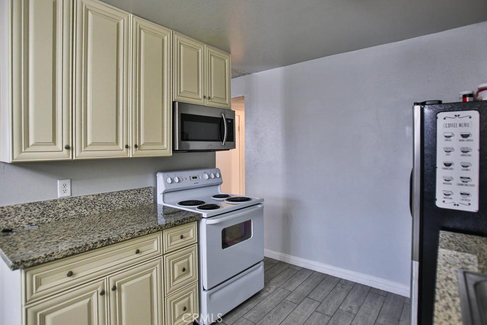 MLS #OC25222392 image #5