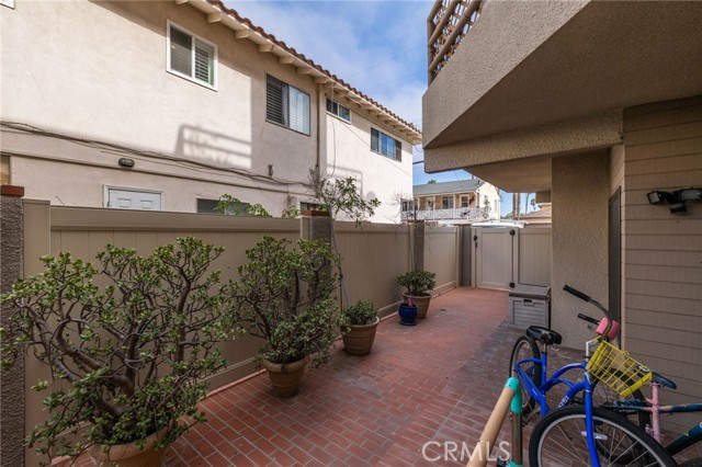 512 Esplanade, Redondo Beach, California 90277, 2 Bedrooms Bedrooms, ,2 BathroomsBathrooms,Residential,Sold,Esplanade,SB23191083