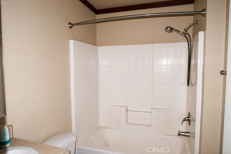 https://media.crmls.org/medias/6c86e76e-8f3c-485e-8469-9e92fc2f4391.jpg?preset=X-Large