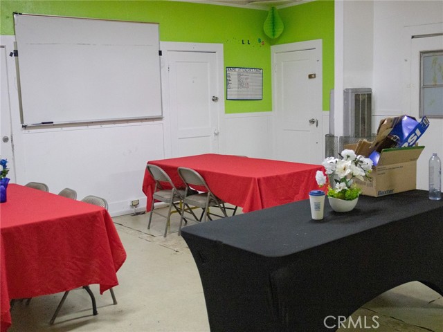 Detail Gallery Image 6 of 10 For 203 W 20th, Merced,  CA 95340 - 3 Beds | 2/2 Baths