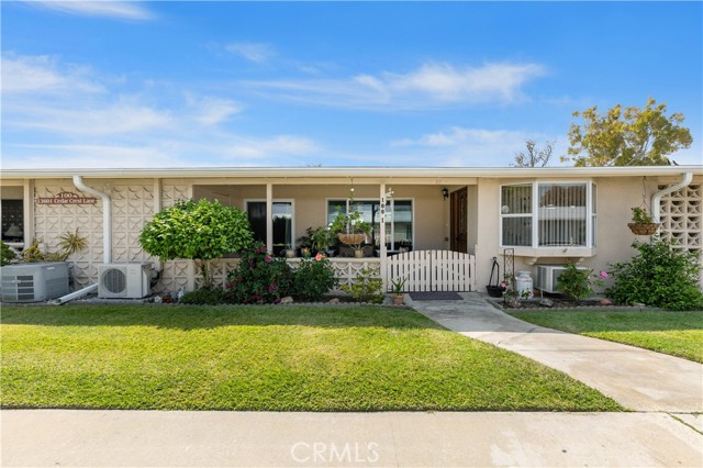 Detail Gallery Image 1 of 42 For 13601 Cedarcrest 100-I,  Seal Beach,  CA 90740 - 2 Beds | 1 Baths