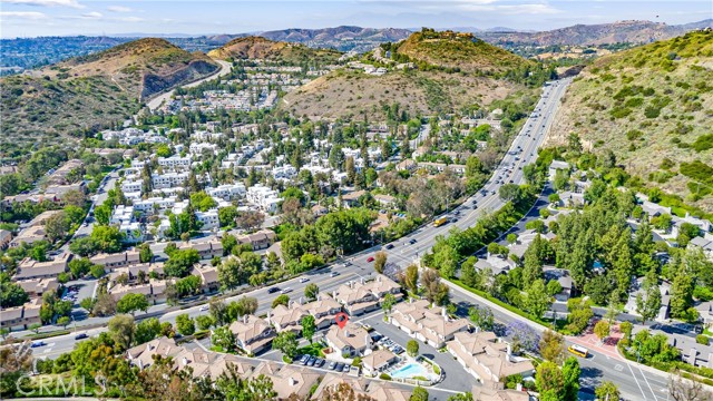 5847 E Rocking Horse Way, Orange CA: https://media.crmls.org/medias/6c874ed7-857a-4ce6-915a-08503454b1eb.jpg