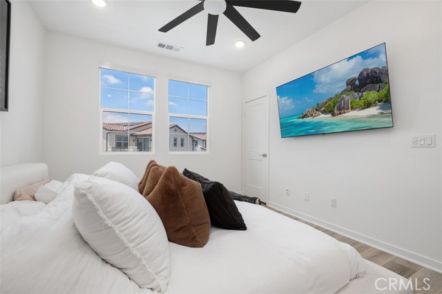 Image 21 of 51 For 242 Niebla Ln