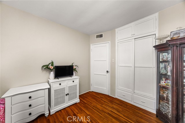 4600 Edelle Place, Los Angeles CA: https://media.crmls.org/medias/6c889744-0f91-4e9b-88c7-659aa78701e3.jpg