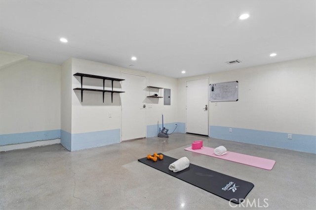 Detail Gallery Image 5 of 10 For 5324 N Kester Ave 12, Sherman Oaks,  CA 91411 - 2 Beds | 2/1 Baths