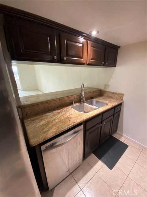 Detail Gallery Image 13 of 61 For 15819 Prairie, Lawndale,  CA 90260 - 2 Beds | 2 Baths