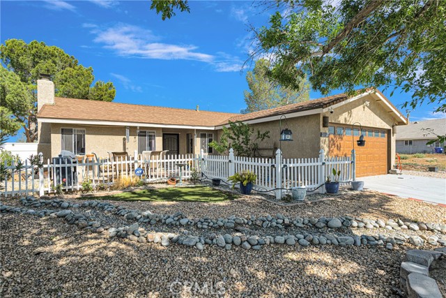 Detail Gallery Image 1 of 40 For 28037 Hummingbird Ln, Helendale,  CA 92342 - 3 Beds | 2 Baths