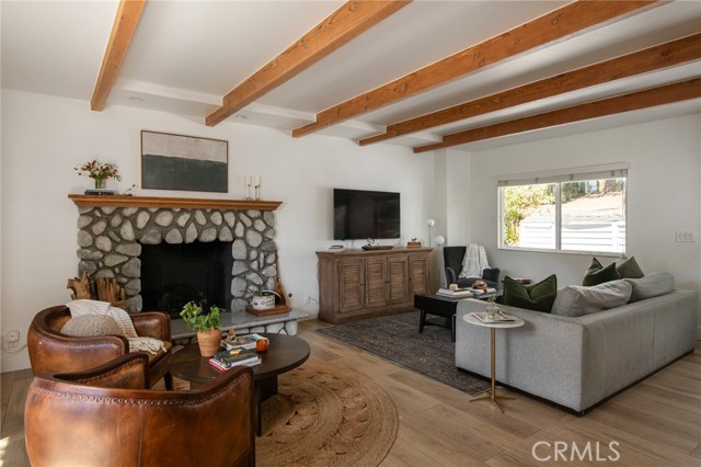 Detail Gallery Image 2 of 28 For 231 Crest Cir, Lake Arrowhead,  CA 92352 - 4 Beds | 2/1 Baths