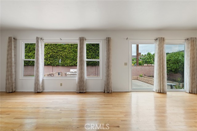 9301 Dewey Drive, Garden Grove CA: https://media.crmls.org/medias/6c8a4857-3626-431c-82dc-928983012f7e.jpg