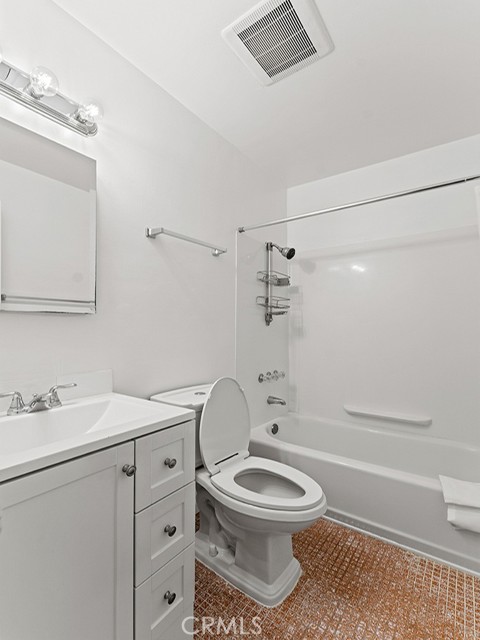 Detail Gallery Image 8 of 12 For 1205 Florida St #B,  Huntington Beach,  CA 92648 - 2 Beds | 1 Baths