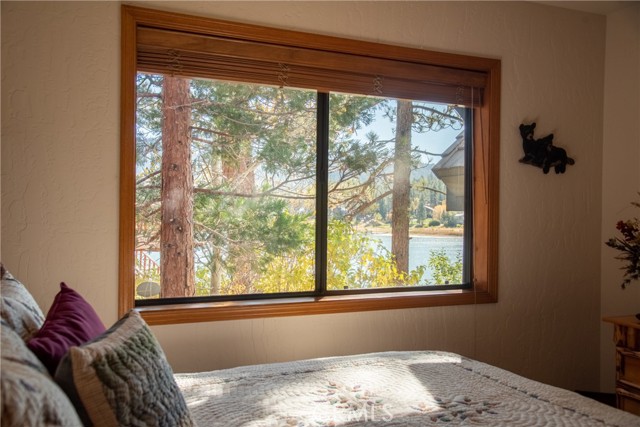 Detail Gallery Image 31 of 49 For 39451 Lake Dr, Big Bear Lake,  CA 92315 - 4 Beds | 3 Baths