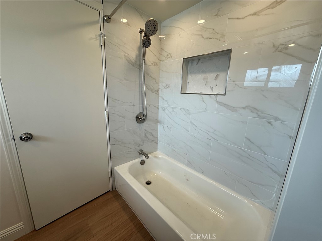 https://media.crmls.org/medias/6c8d0670-1661-46e1-8ba3-9a36a8cab6f8.jpg?preset=X-Large